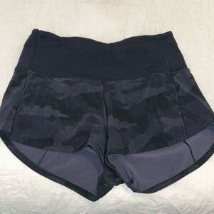High rise 2.5 black camo speed up shorts. Size 4